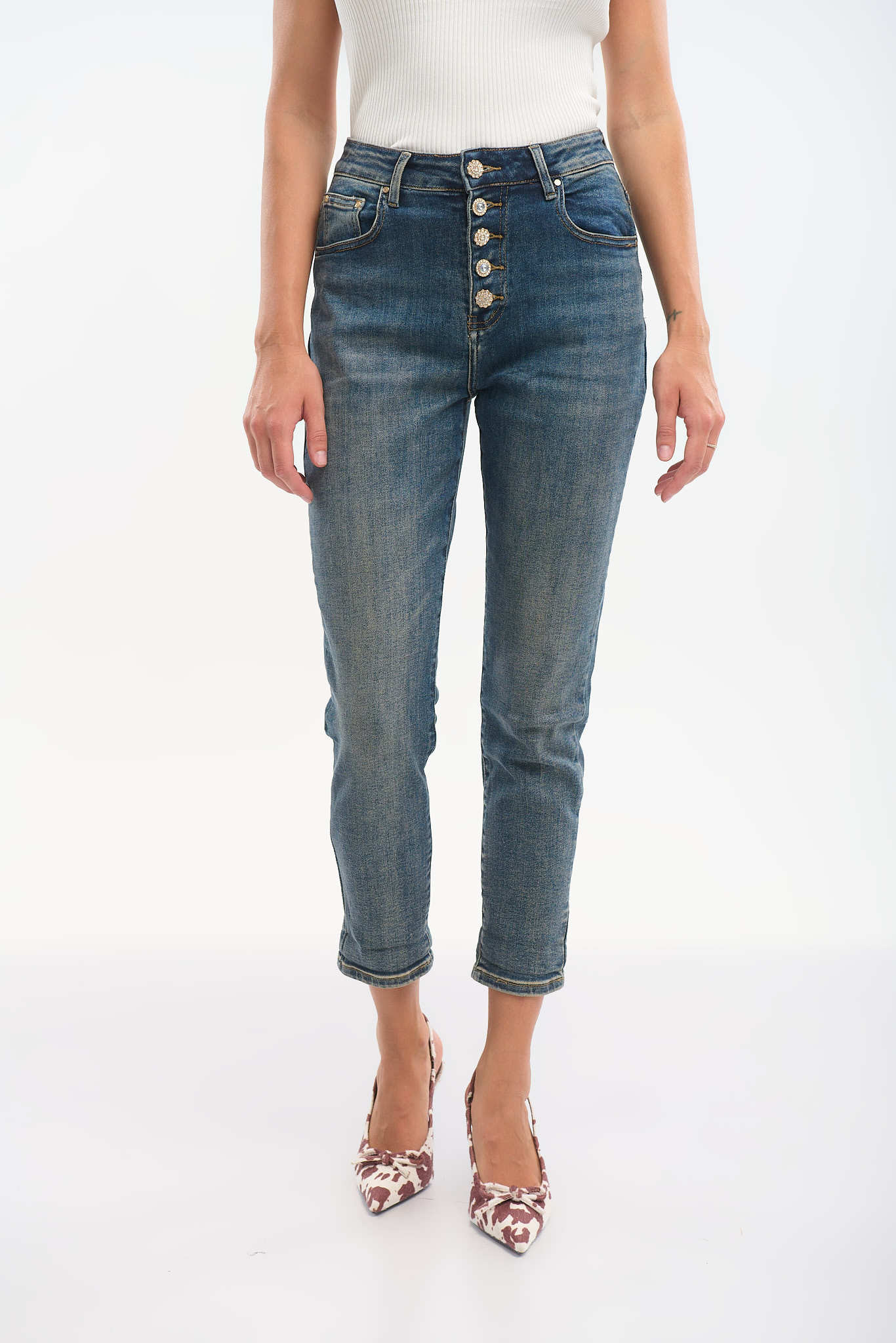 Τζιν Ψηλόμεσο Mom Fit με Κουμπιά Στρας