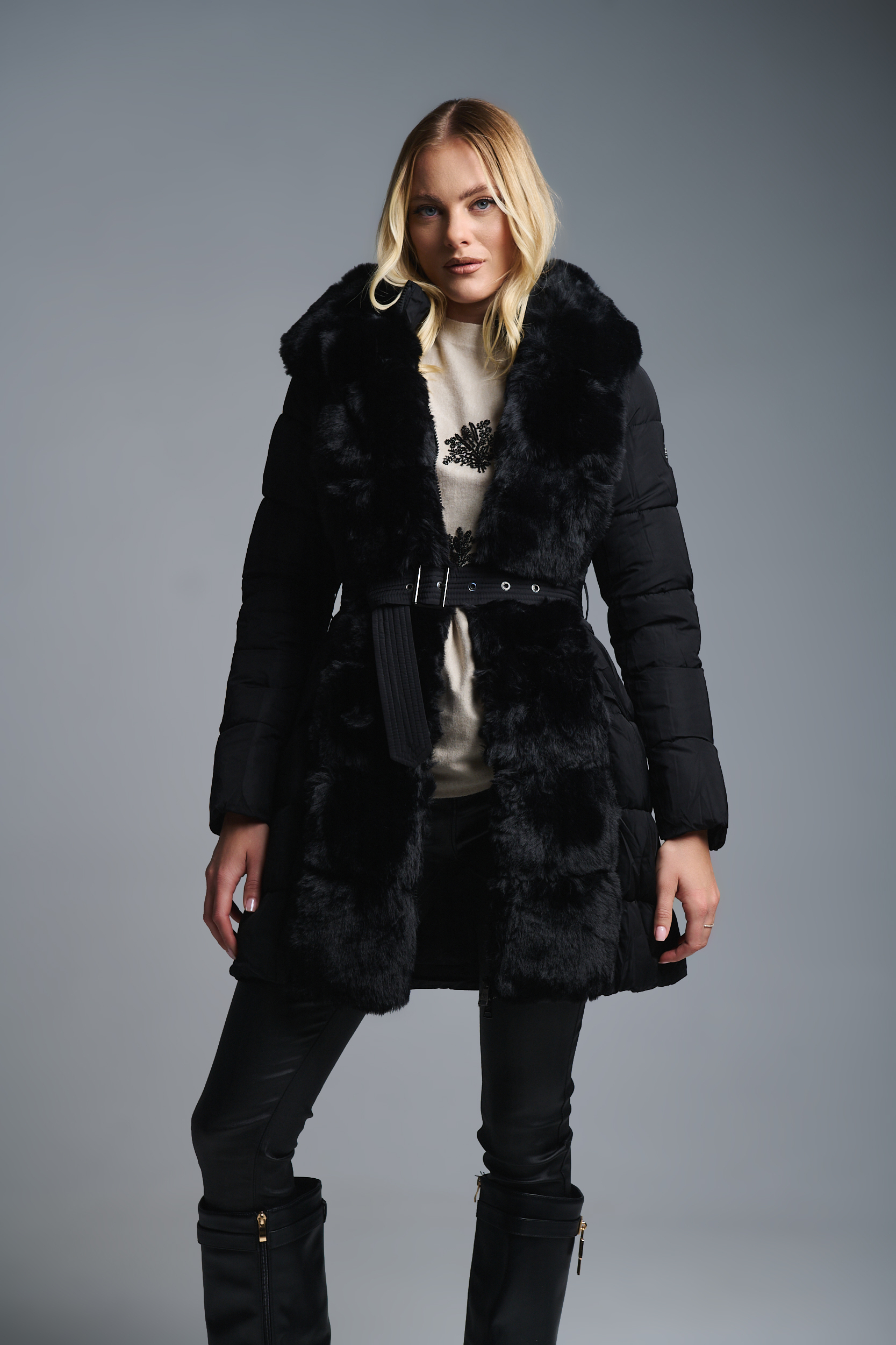 Μπουφάν Με Συνθετική Γούνα & Ζώνη φωτογραφία