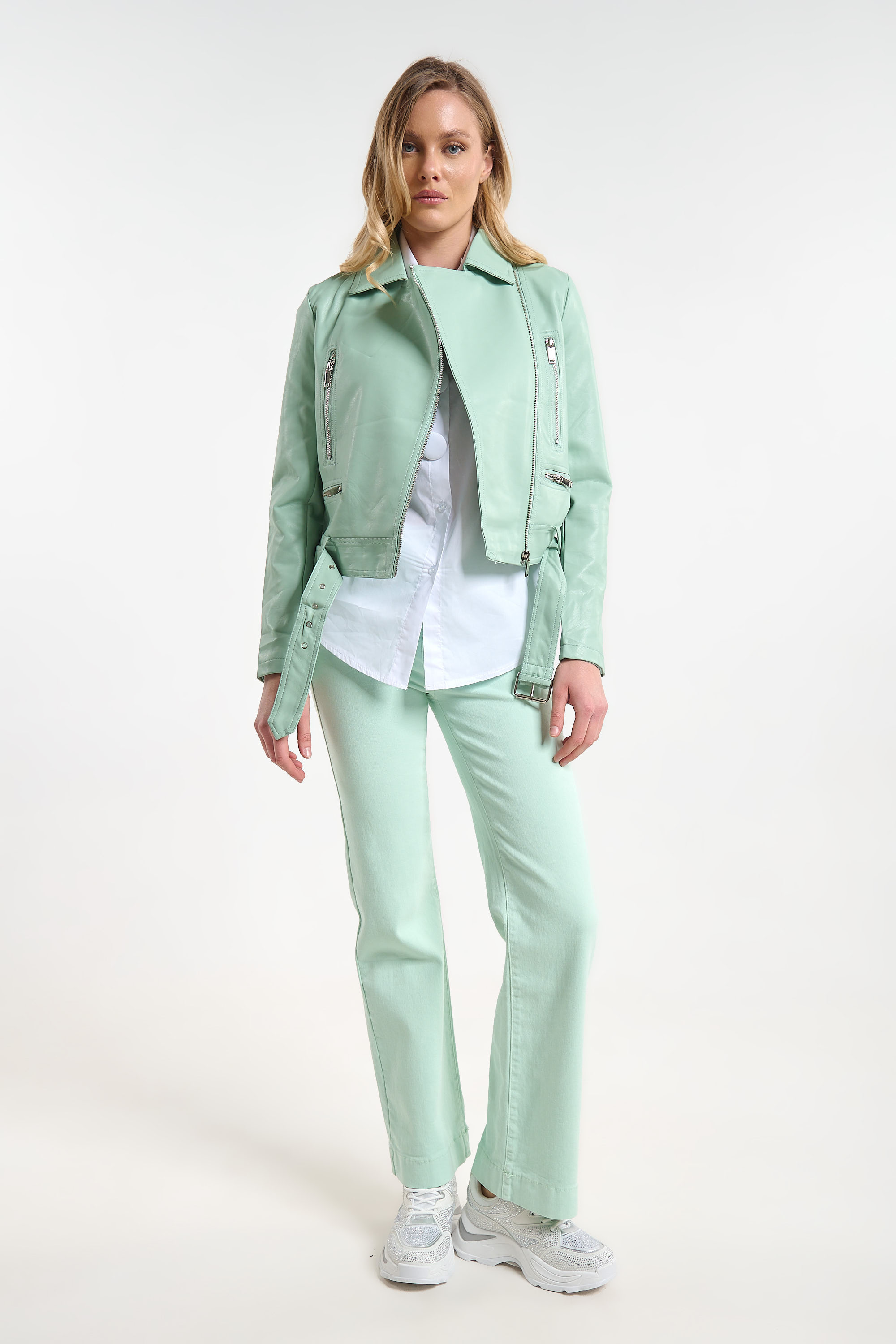 Μπουφάν Biker Με Φερμουάρ Και Ζώνη φωτογραφία