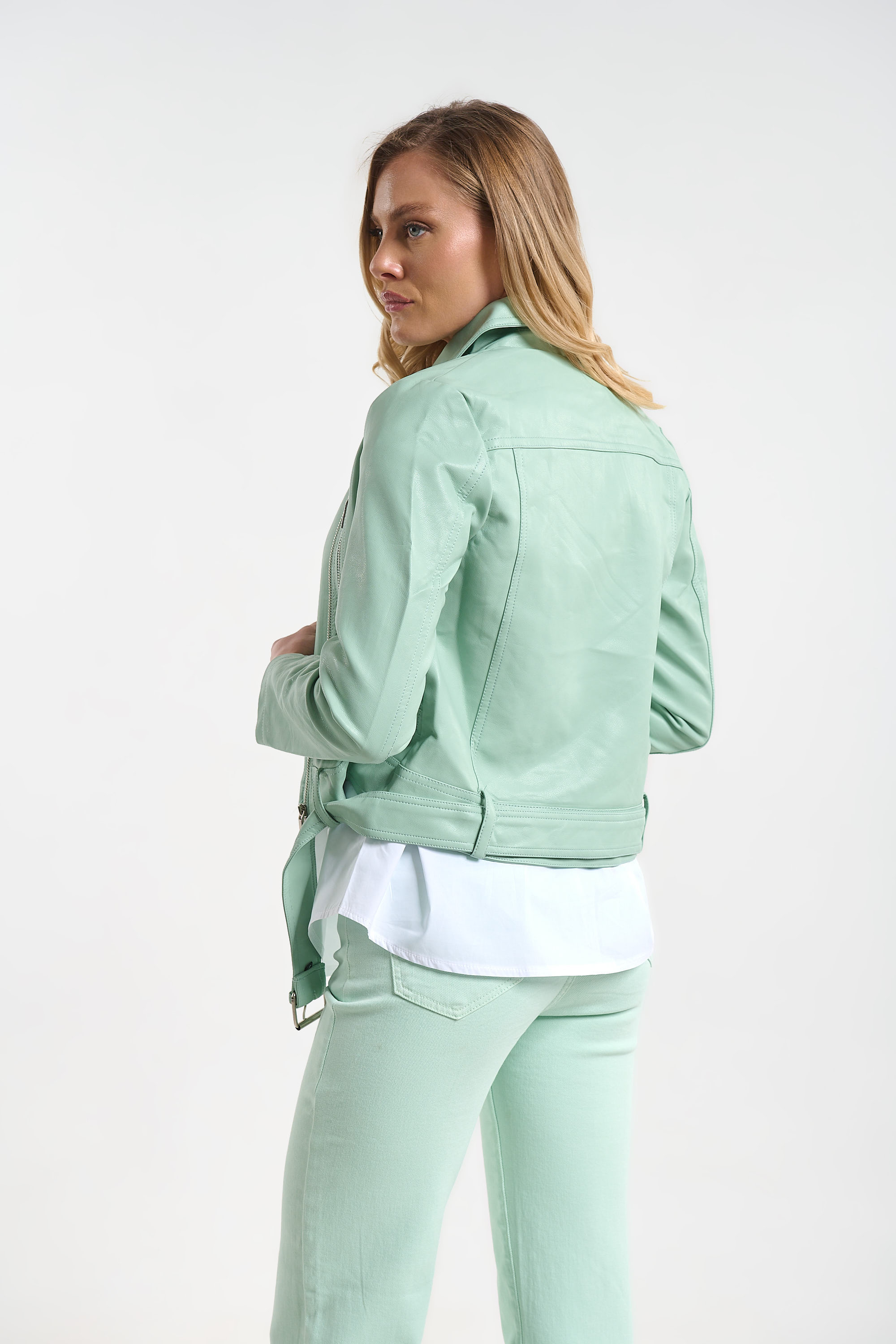 Μπουφάν Biker Με Φερμουάρ Και Ζώνη φωτογραφία