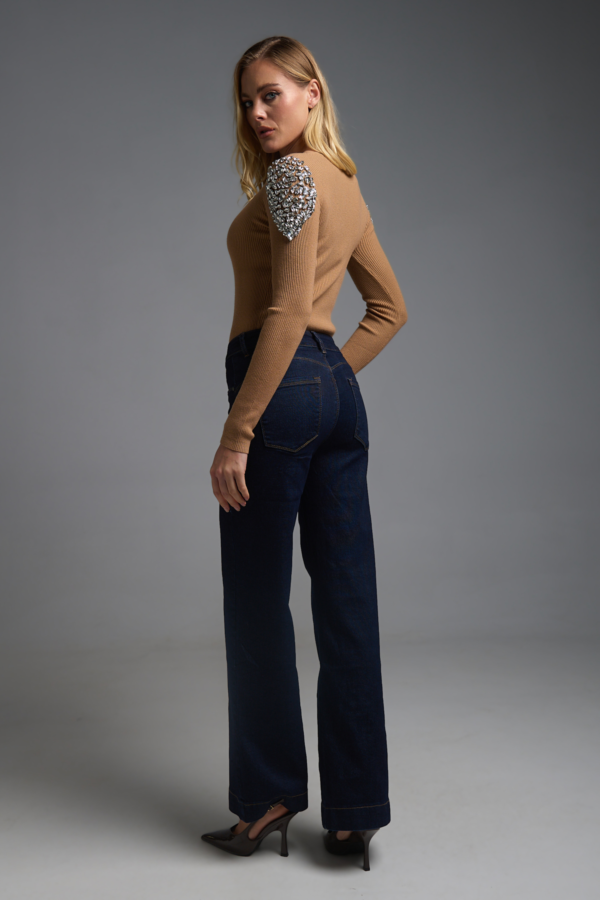 Μπλούζα Πλεκτή Με Στρας Στους Ώμους φωτογραφία