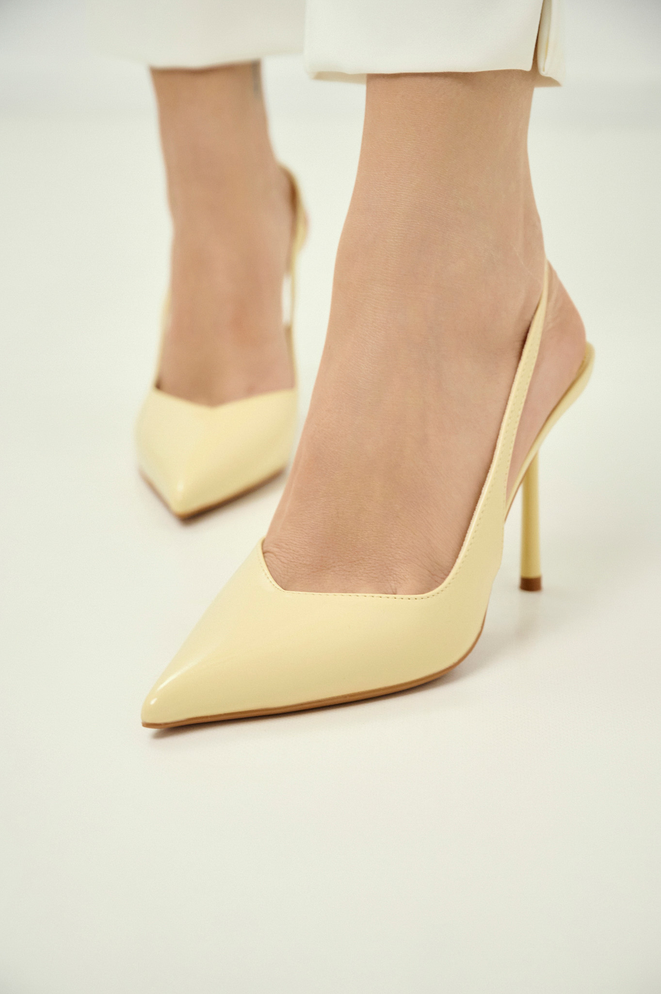 Γόβες Slingback Λουστρίνι Μυτερές Με Λεπτό Τακούνι