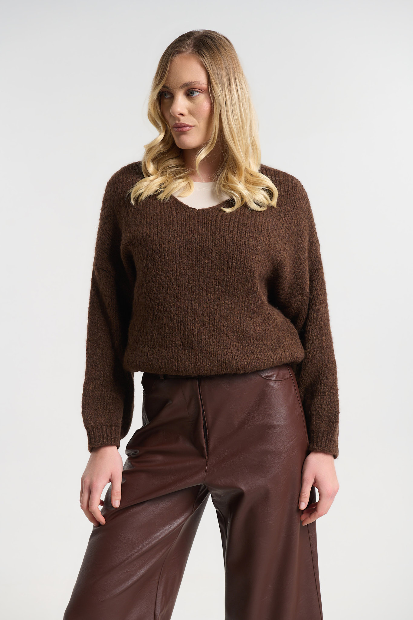 Μπλούζα Πλεκτή Με V Λαιμόκοψη & Ανάγλυφη Υφή φωτογραφία