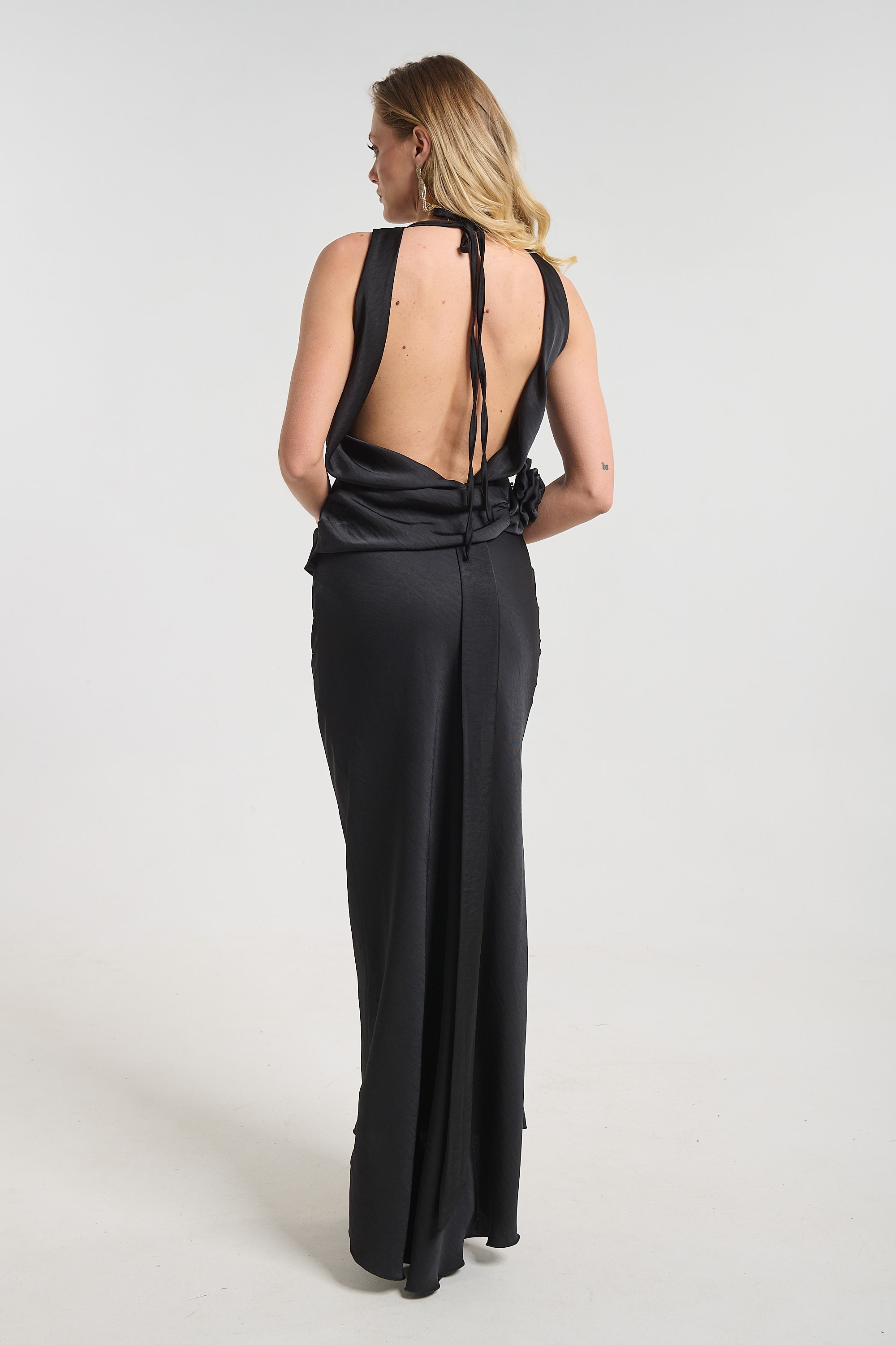 Φόρεμα Maxi Με Καρφίτσα Και Ανοιχτή Πλάτη