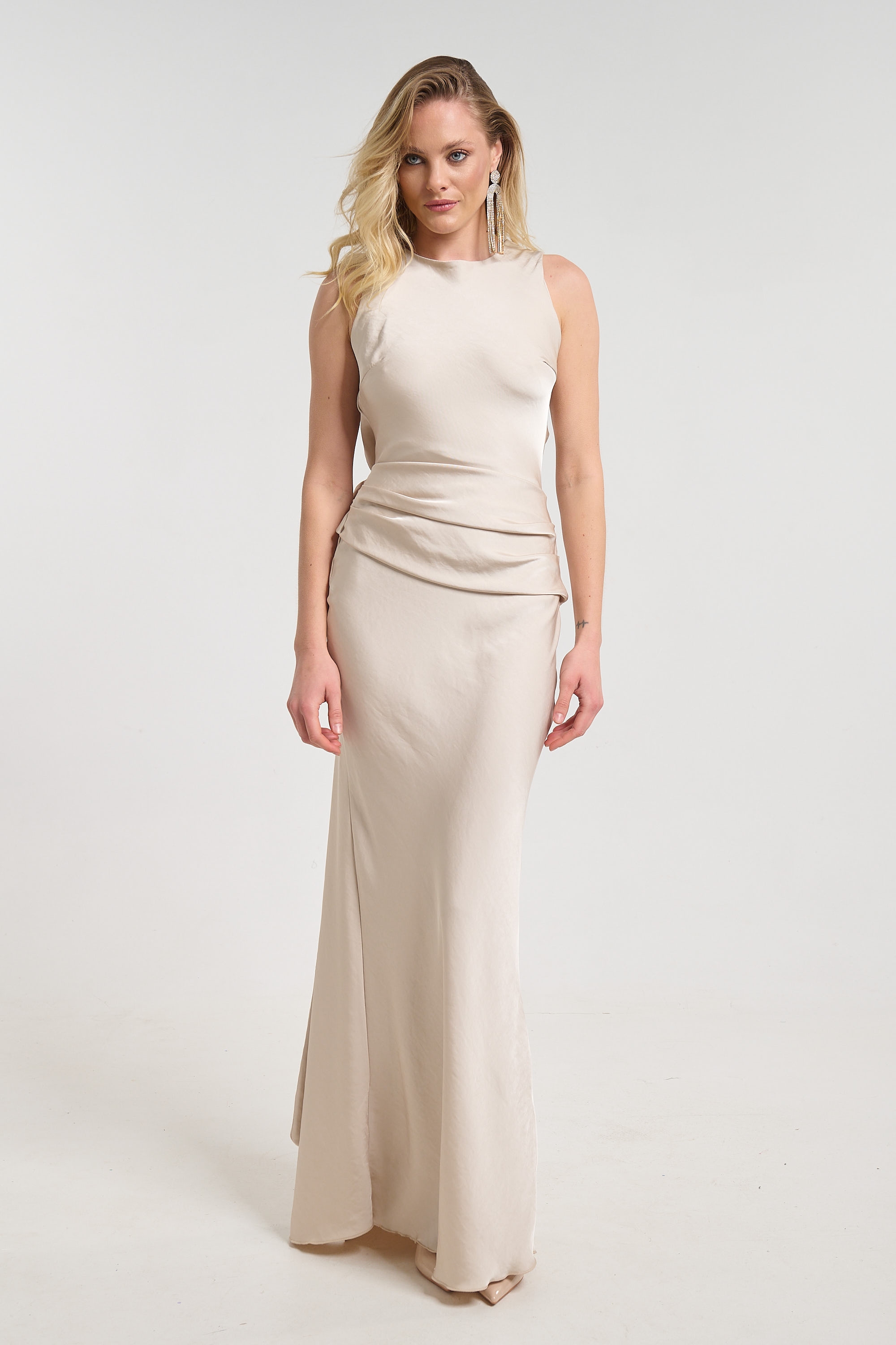 Φόρεμα Maxi Με Καρφίτσα Και Ανοιχτή Πλάτη