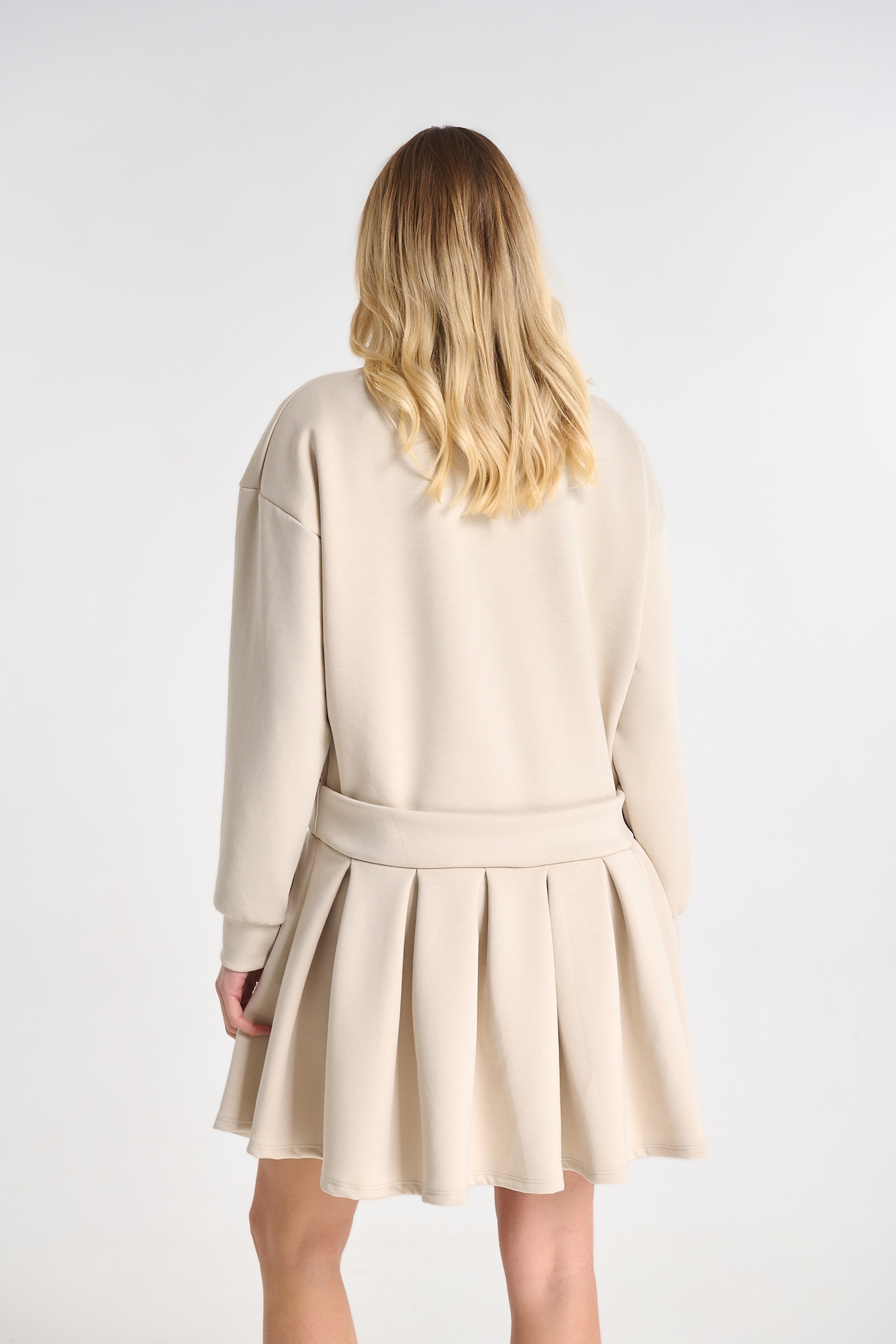 Φόρεμα Με Πλισέ Λεπτομέρεια Και Καρφίτσα