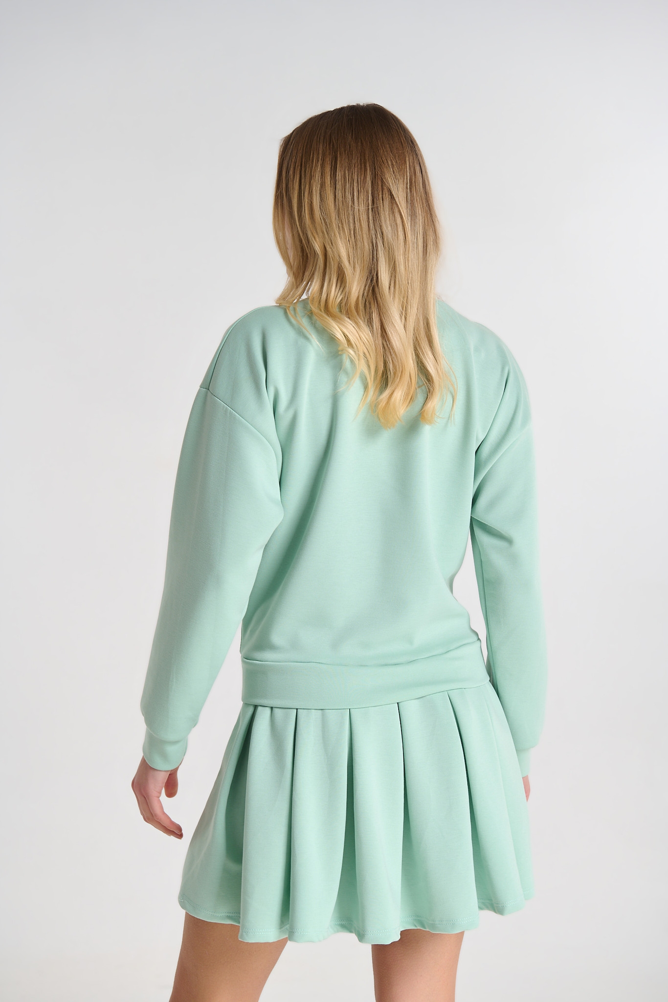 Φόρεμα Με Πλισέ Λεπτομέρεια Και Καρφίτσα