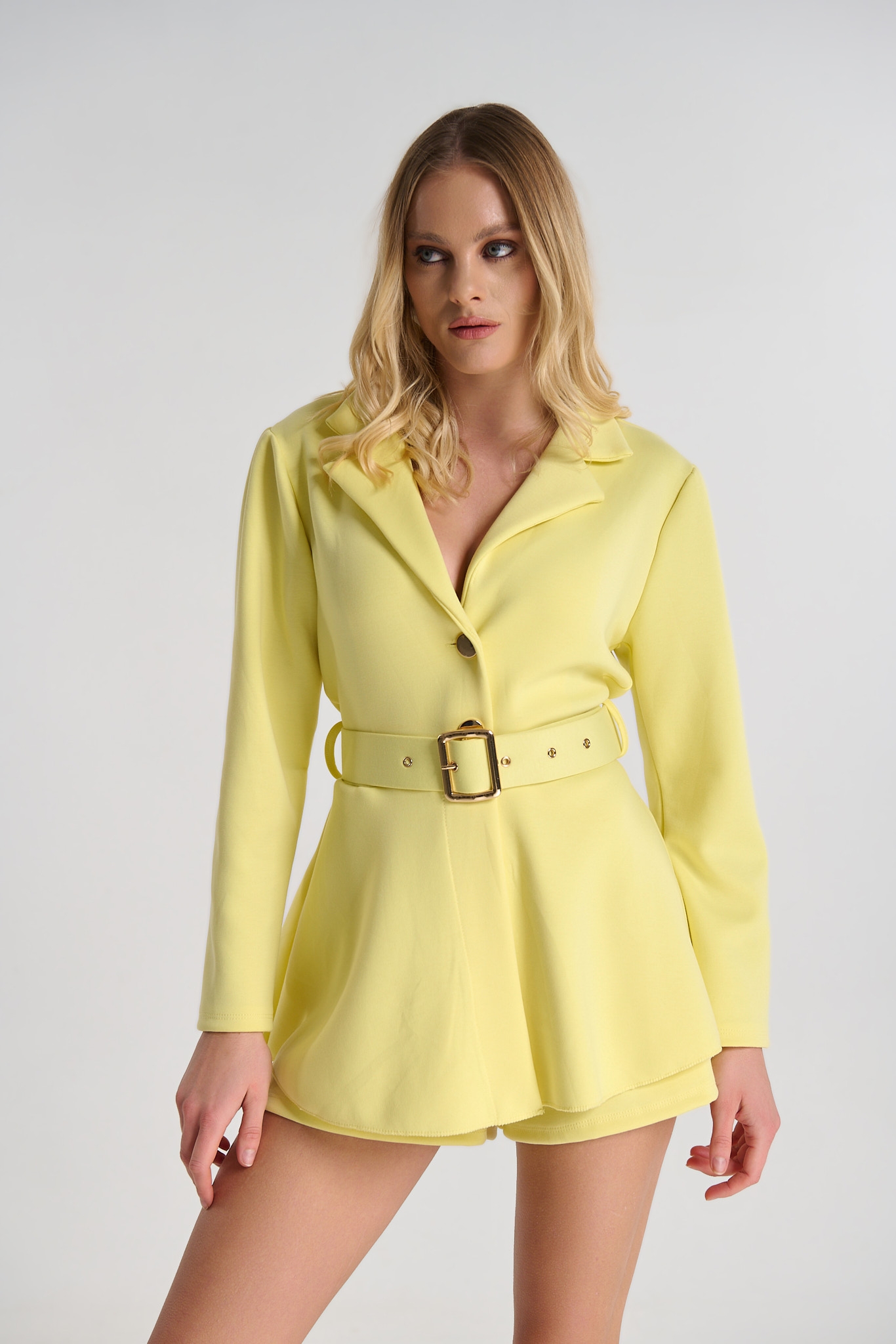 Ολόσωμο Σορτς Με Ζώνη & Γιακά