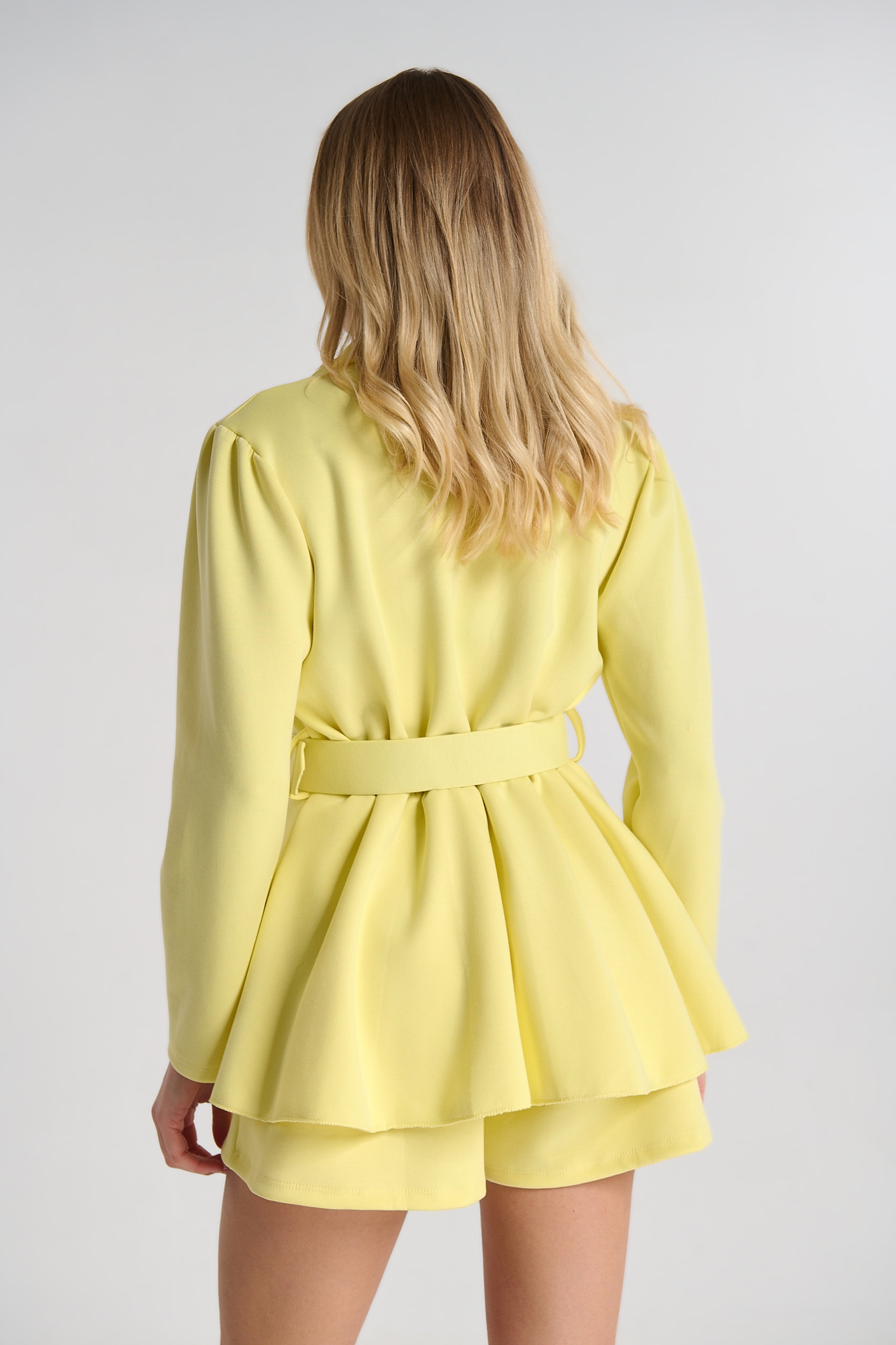 Ολόσωμο Σορτς Με Ζώνη & Γιακά