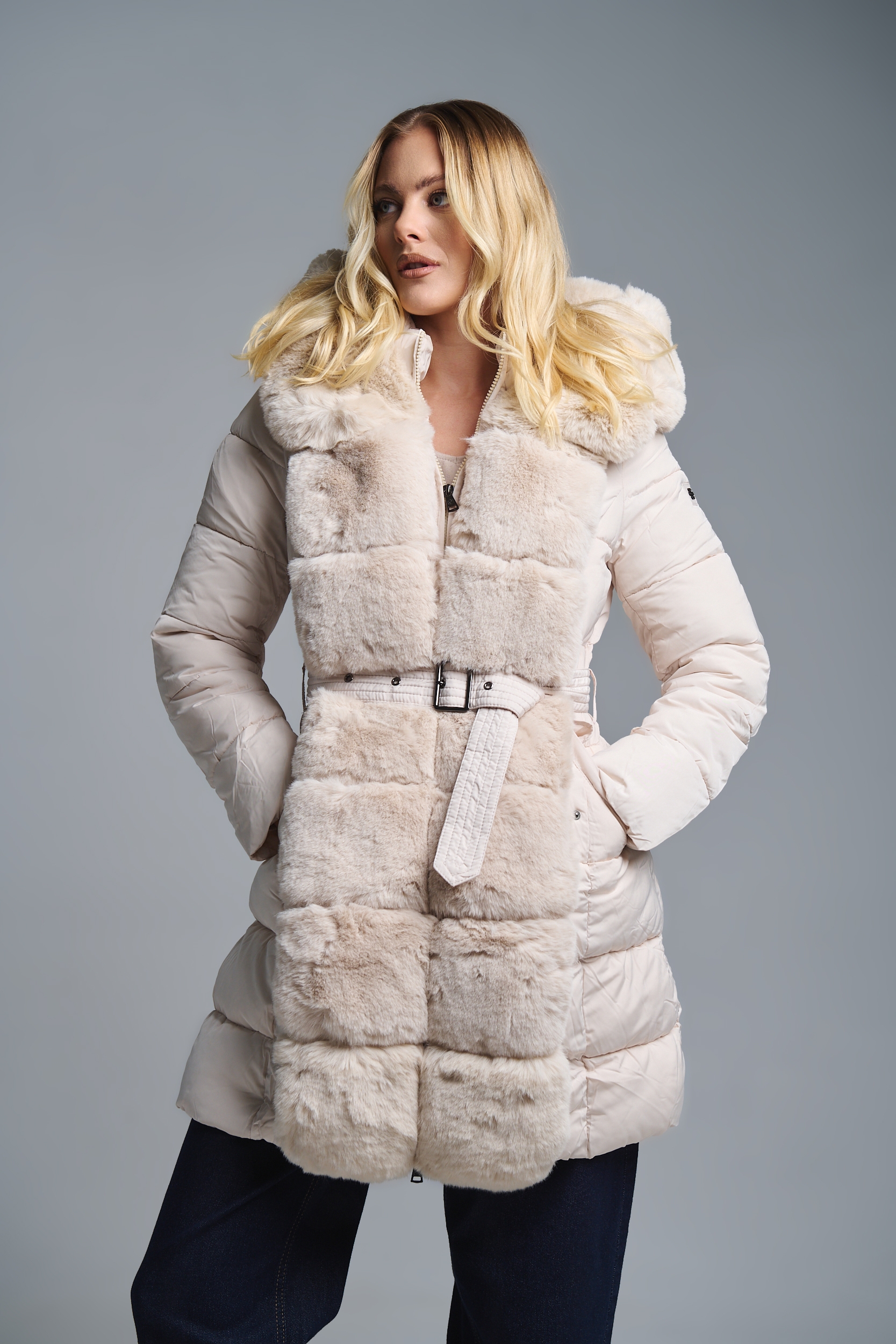 Μπουφάν Με Συνθετική Γούνα & Ζώνη