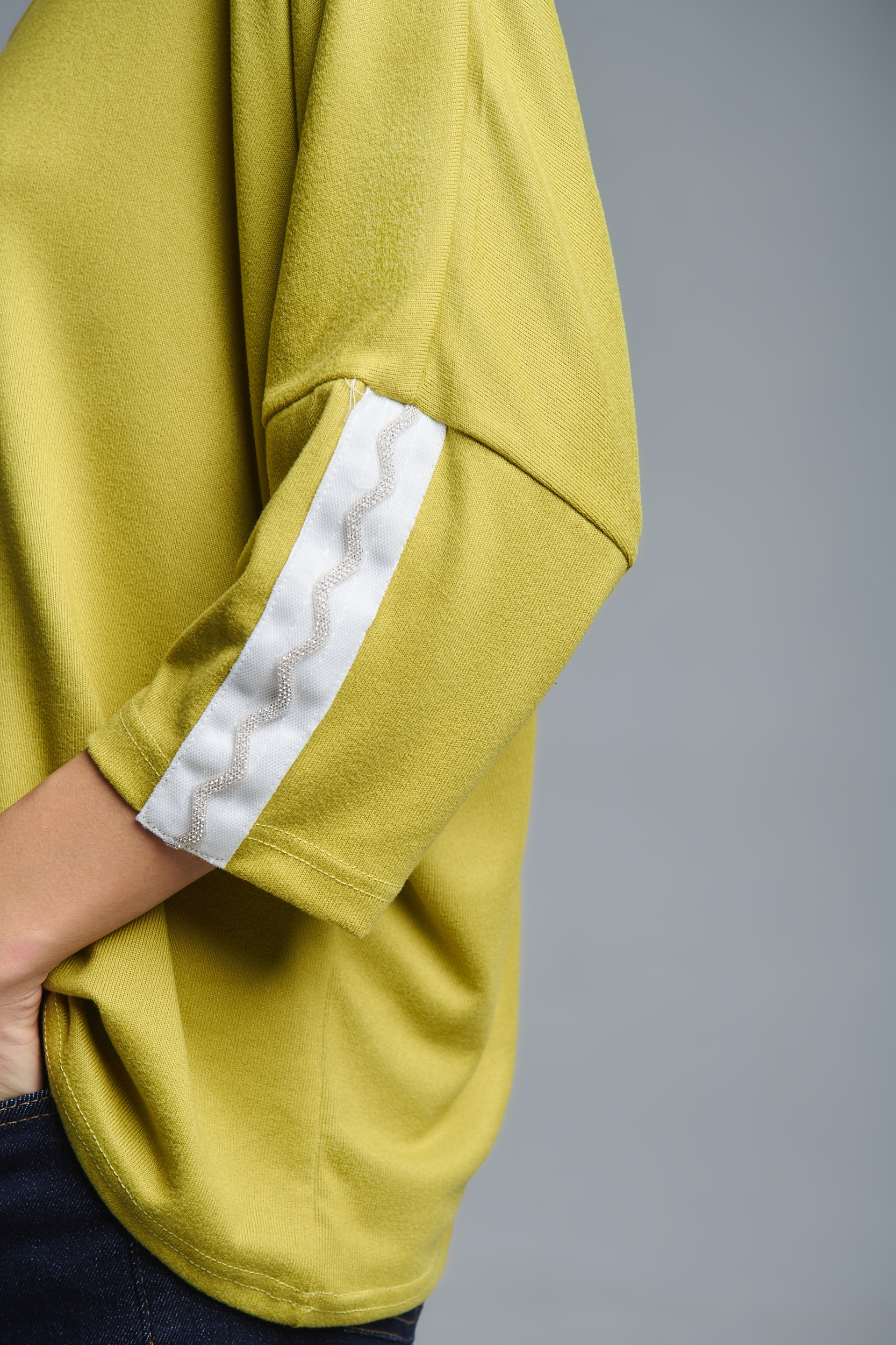 Μπλούζα Με V και Στρας στο Μανίκι Kellys