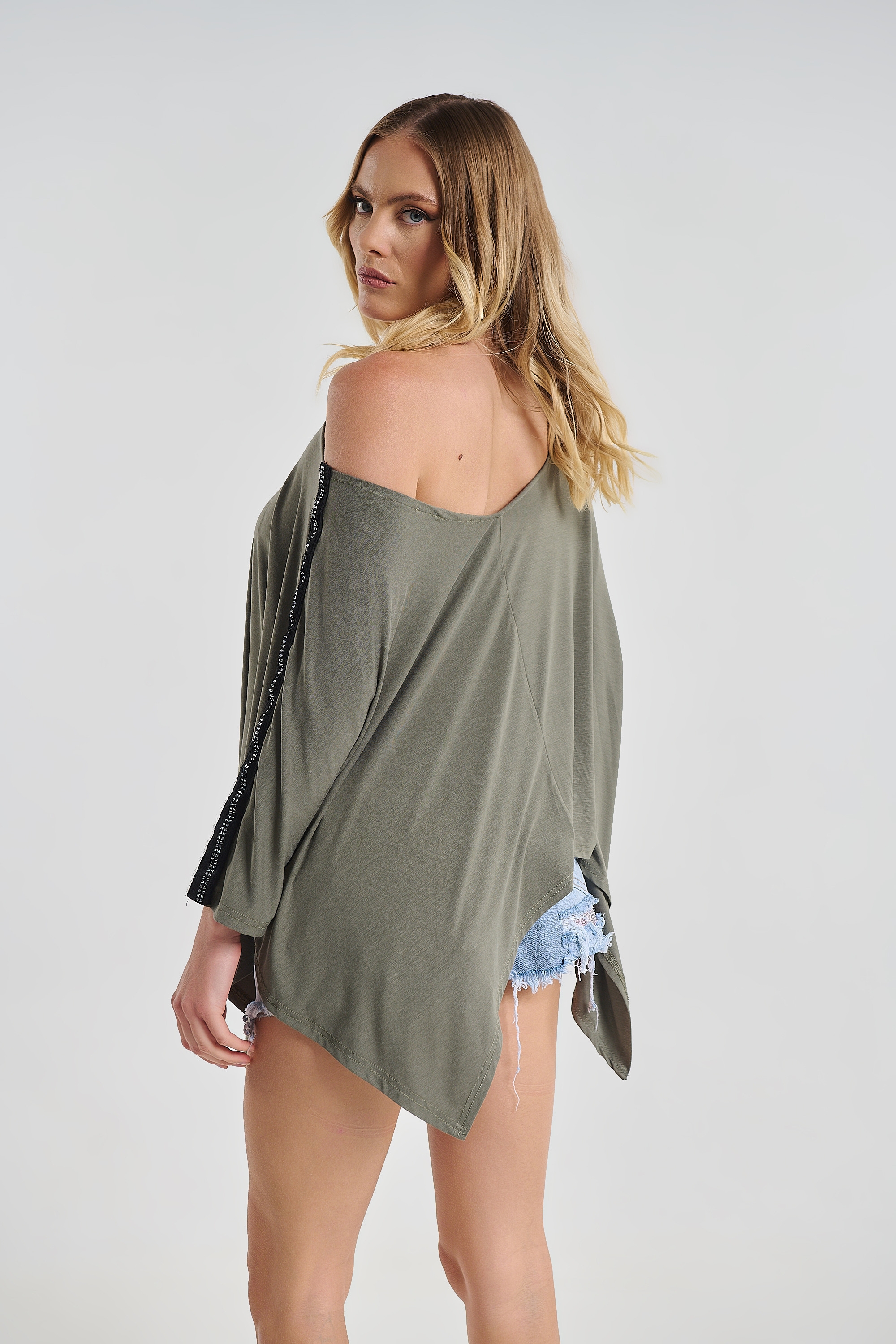 Μπλούζα Kellys Ασύμμετρη Με Batwing Μανίκι & Στρας