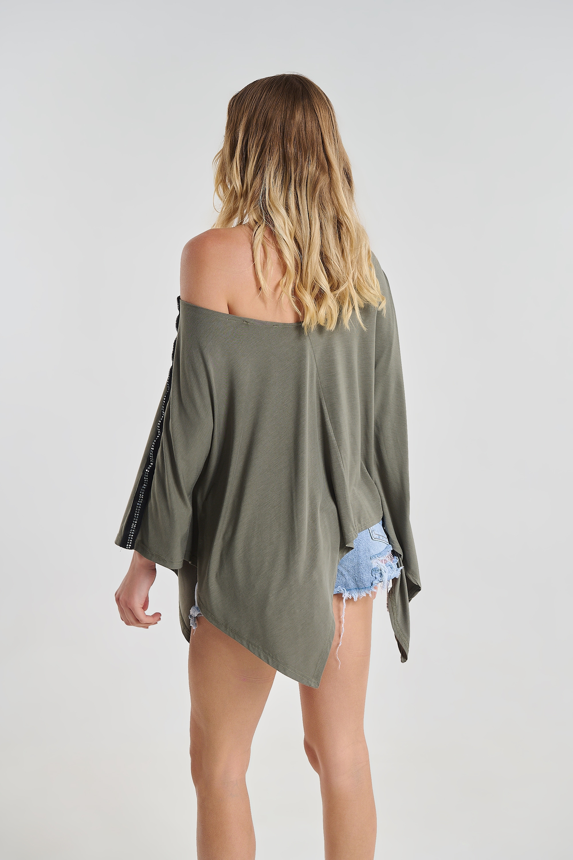 Μπλούζα Kellys Ασύμμετρη Με Batwing Μανίκι & Στρας