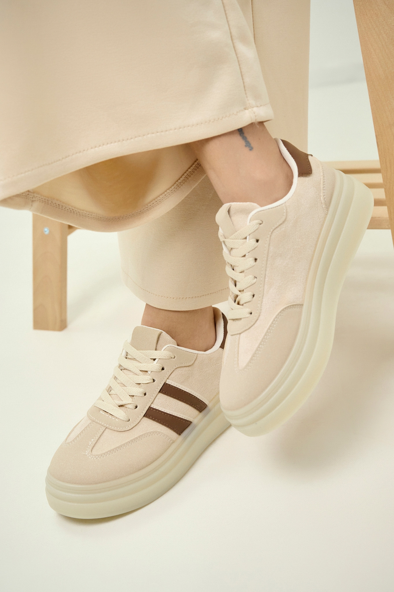 Sneakers Suede Platform Με Καφέ Λεπτομέρειες