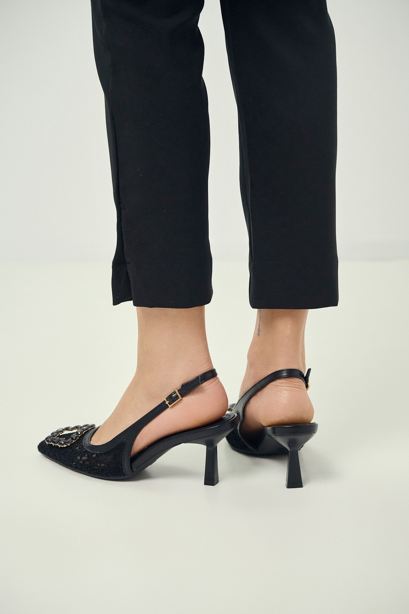 Γόβες Lace Slingback Με Διακοσμητική Αγκράφα