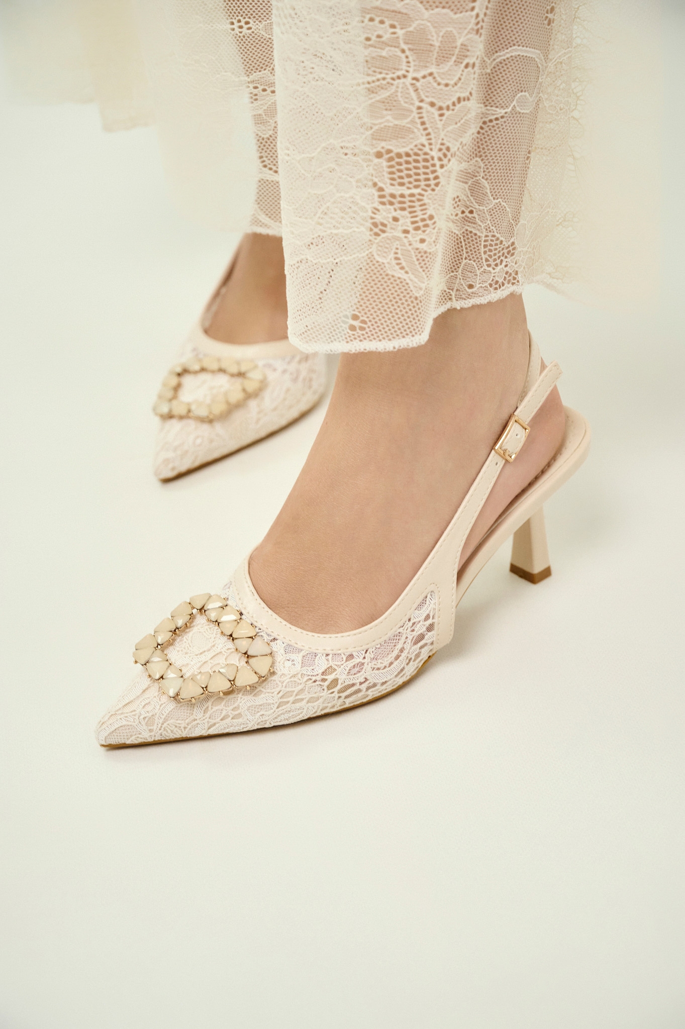 Γόβες Lace Slingback Με Διακοσμητική Αγκράφα