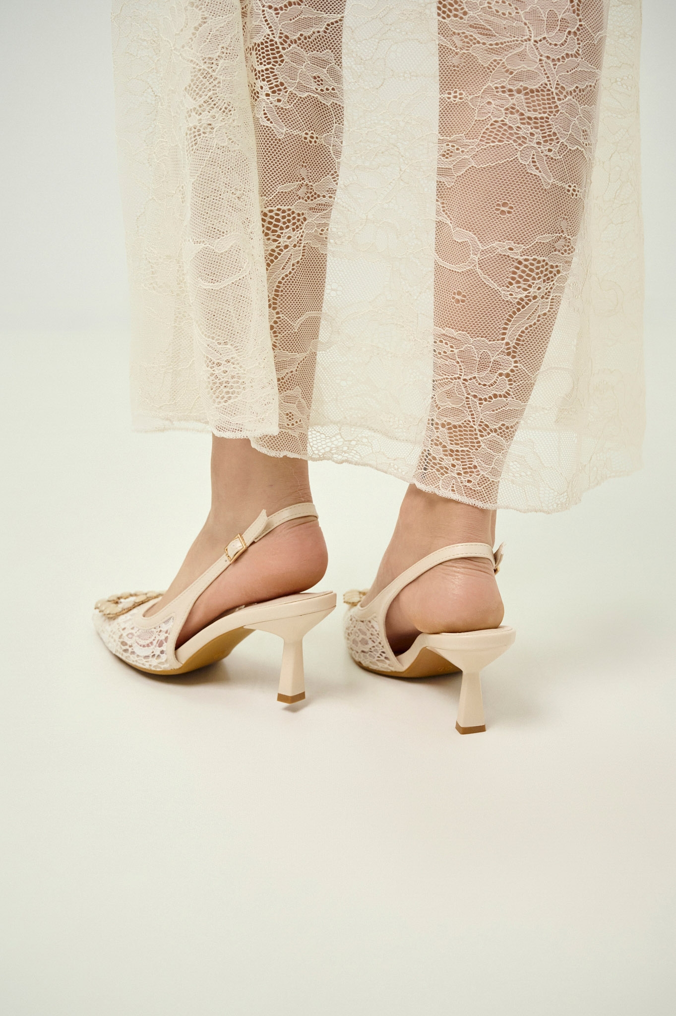 Γόβες Lace Slingback Με Διακοσμητική Αγκράφα