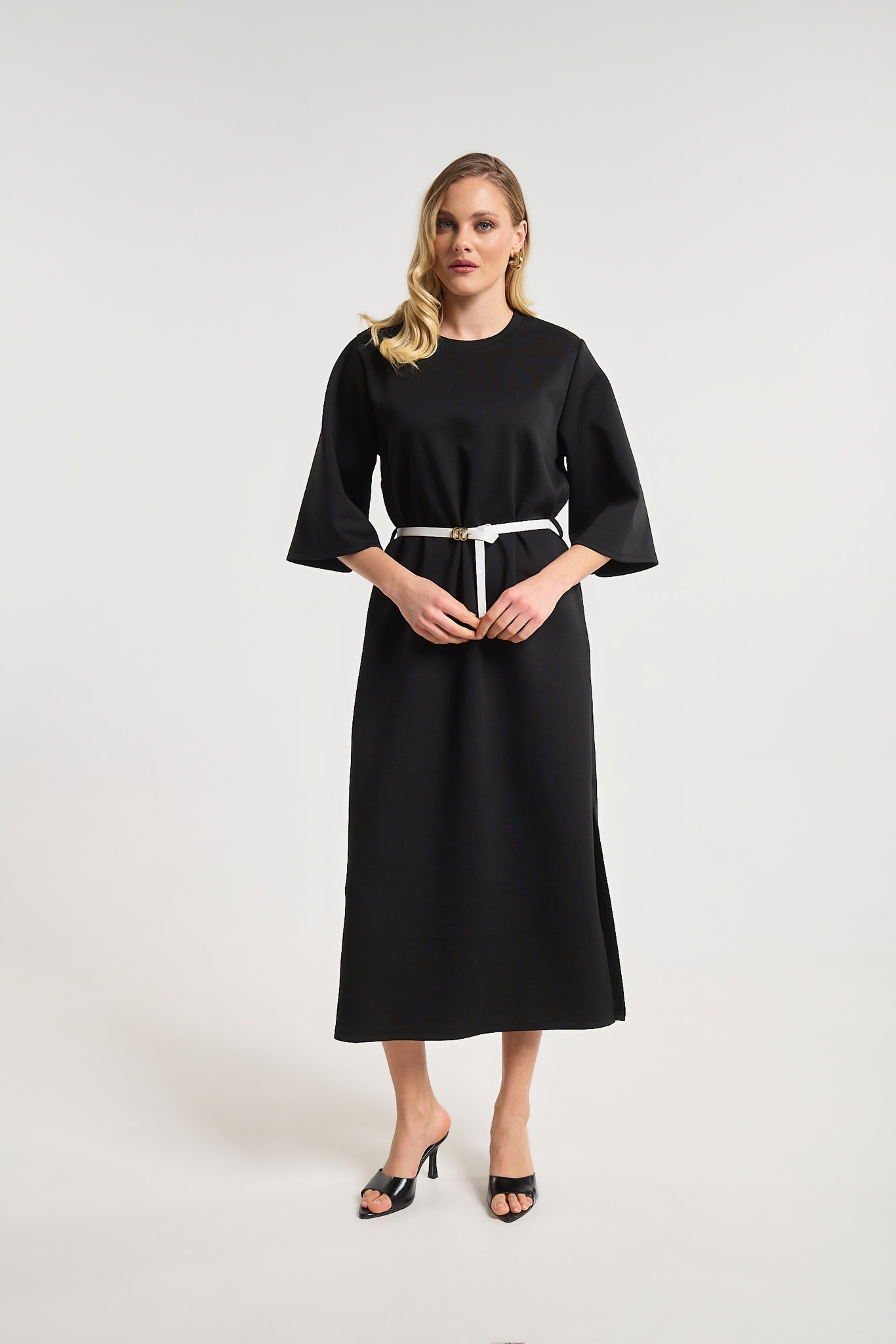 Φόρεμα Με Ζώνη & Σκίσιμο Στο Πλάι