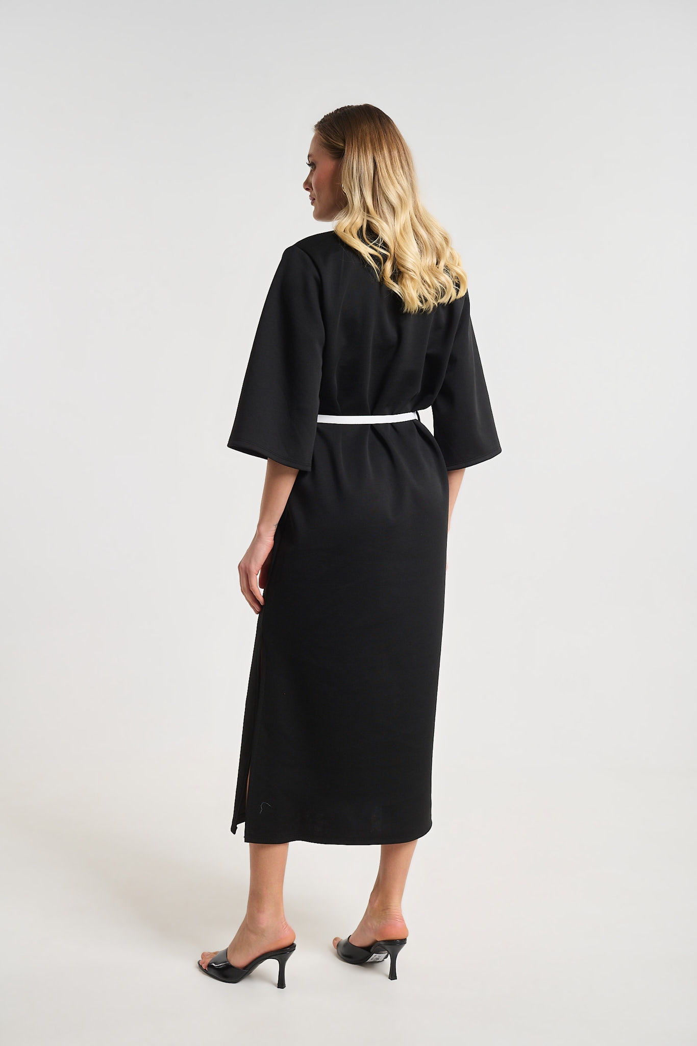 Φόρεμα Με Ζώνη & Σκίσιμο Στο Πλάι