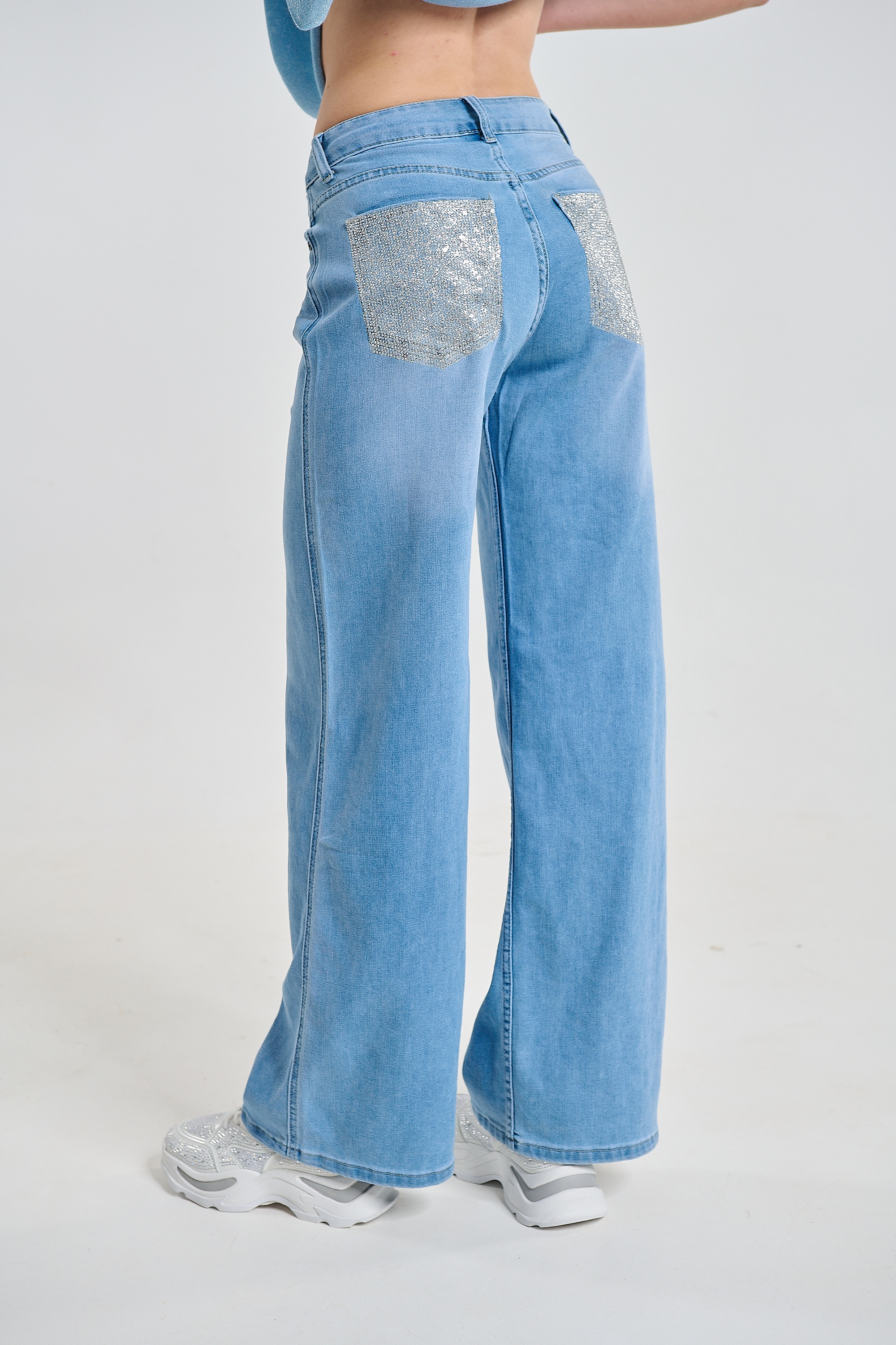 Jeans With Rhinestone Back Pockets