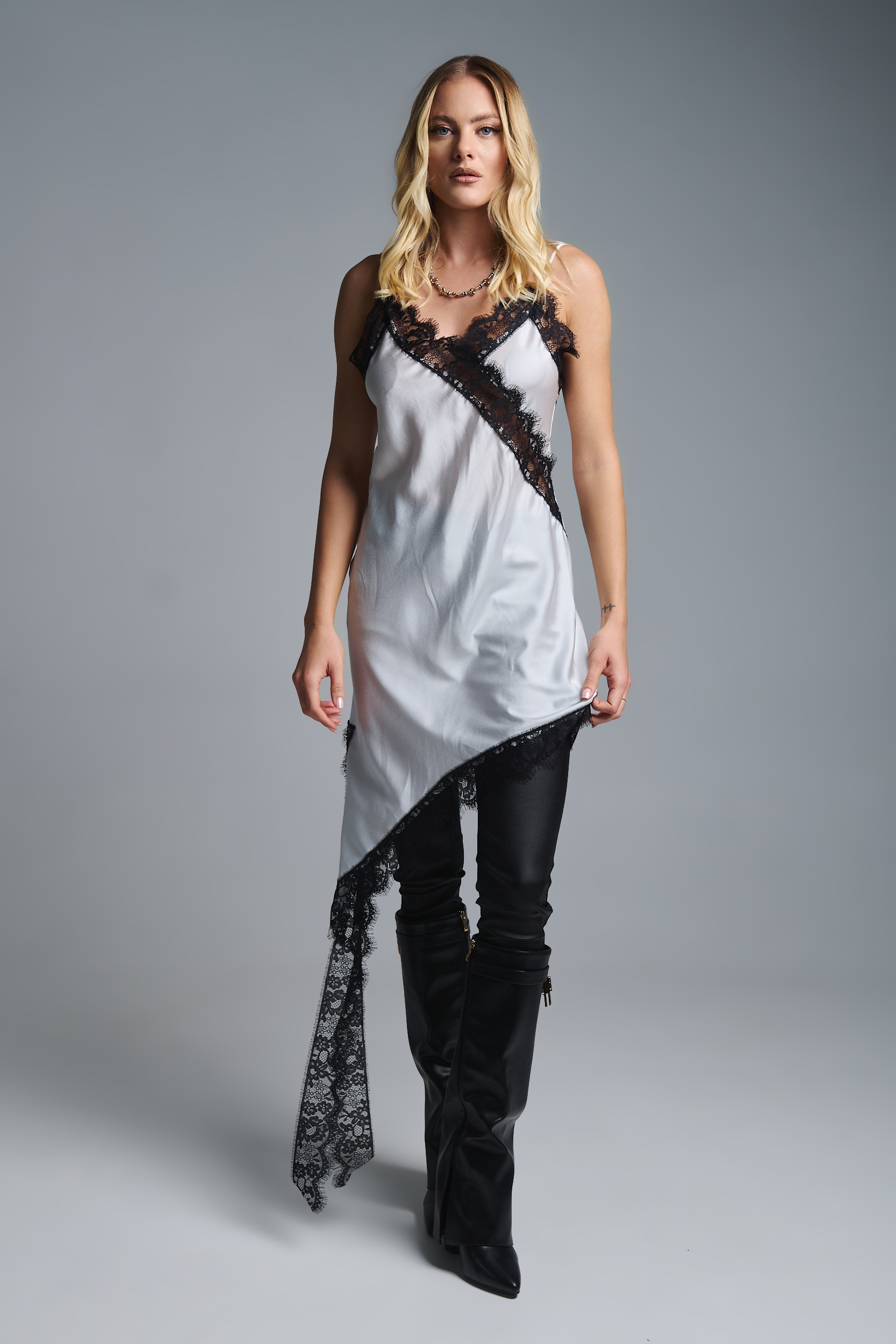 Φόρεμα Σατέν Slip Με Δαντέλα 