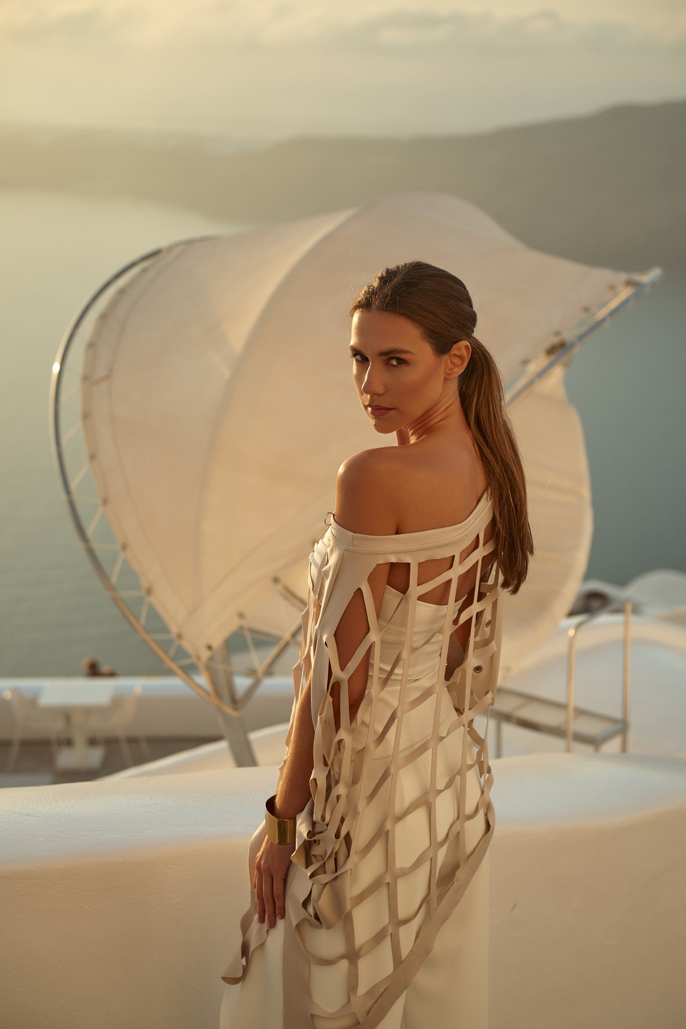 Asymmetric Cut-Out Top