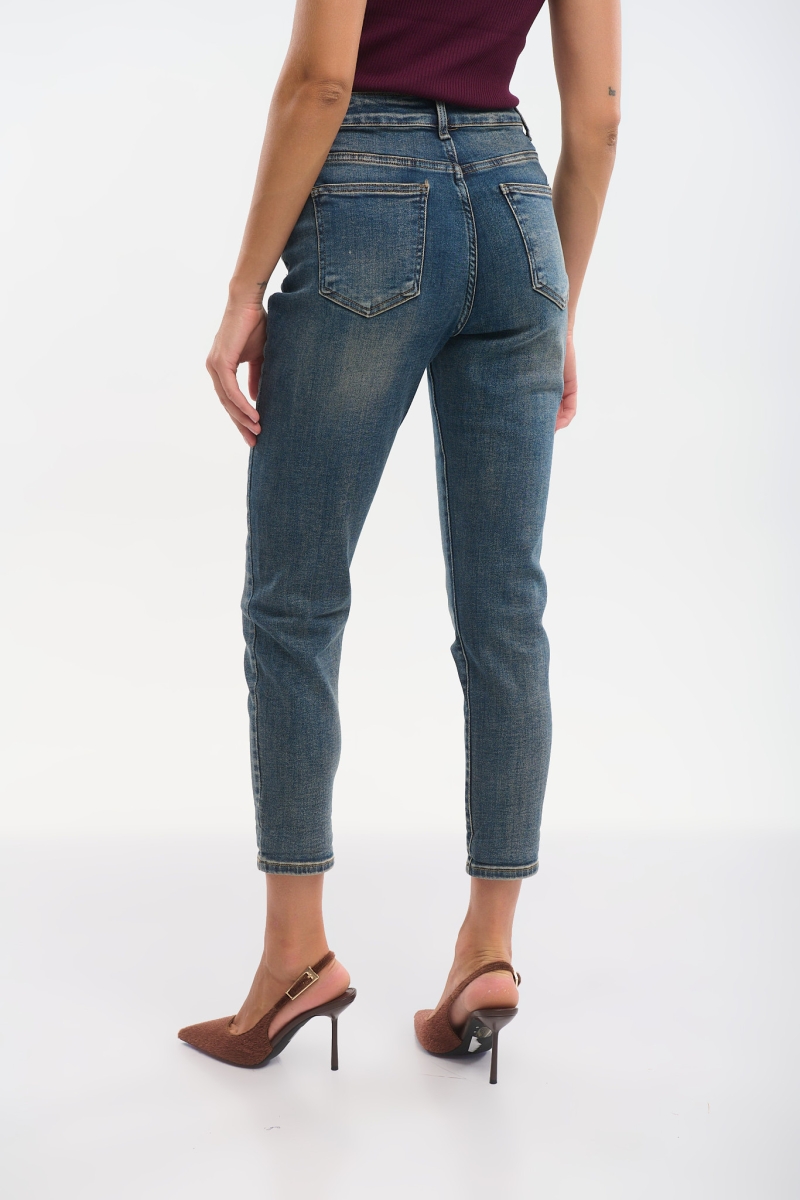 Τζιν Ψηλόμεσο Mom Fit με Κουμπιά Στρας