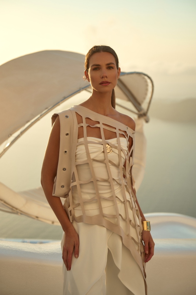Asymmetric Cut-Out Top