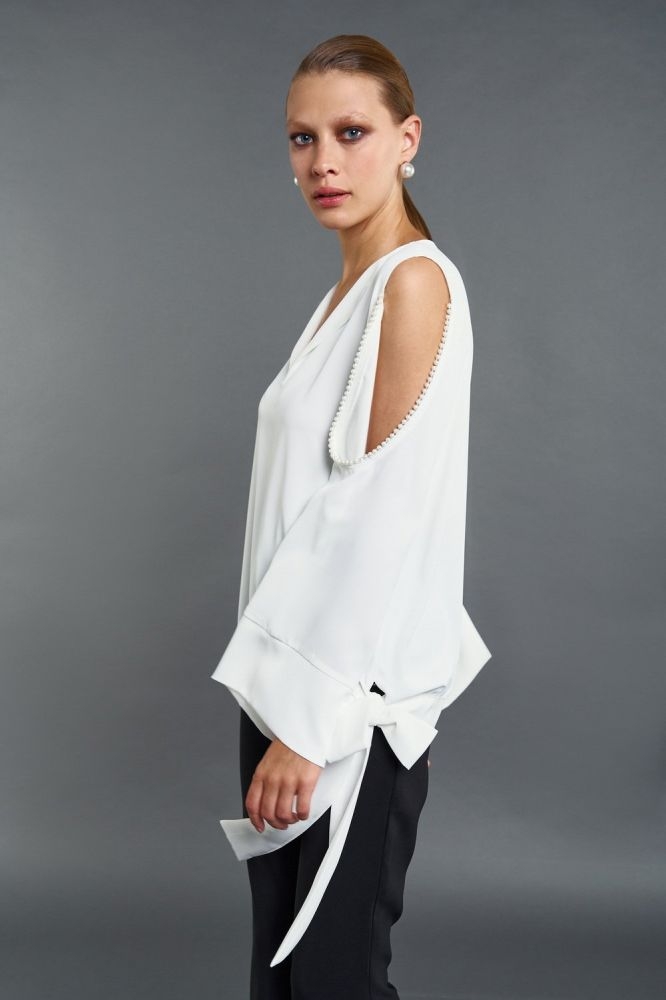 Blouse With Open Shoulders And Pearls