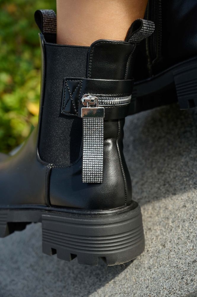 Combat Boots With Shiny Zipper