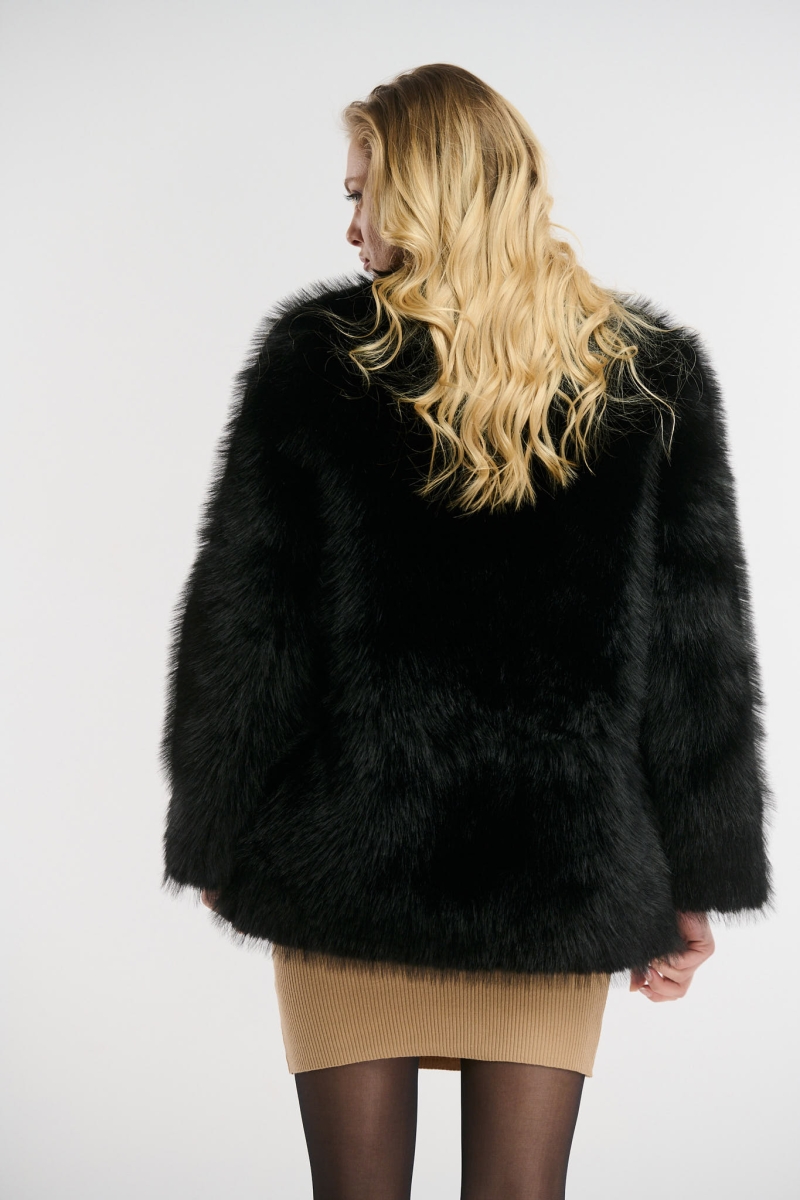 Fur With Clasp And Golden Pin