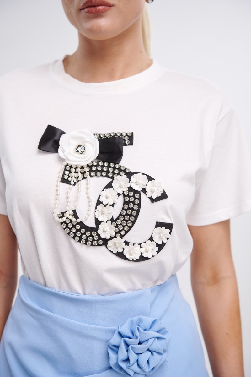 T-Shirt With Rhinestones And Flower